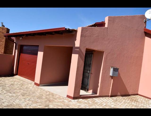 3 BEDROOM HOUSE FOR SALE IN DOBSONVILLE EXT 3